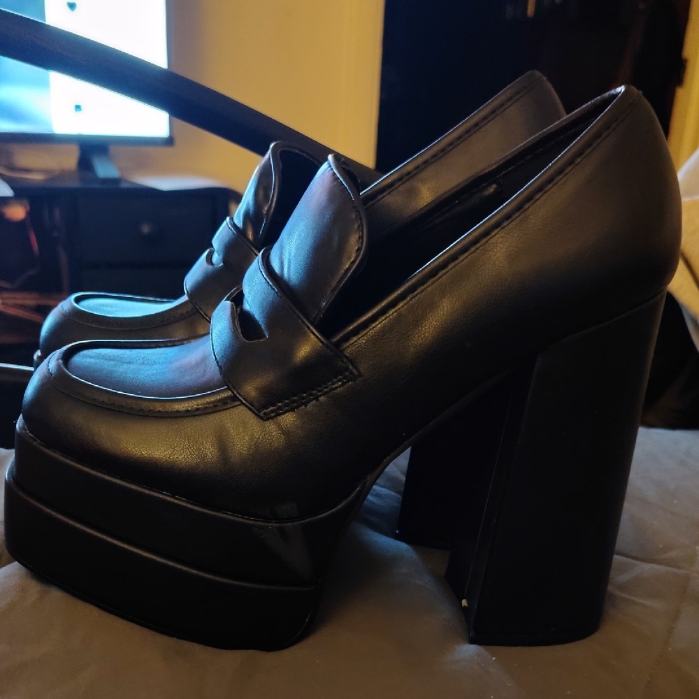 Shoe Dazzle Black Platform Block Heel Loafers